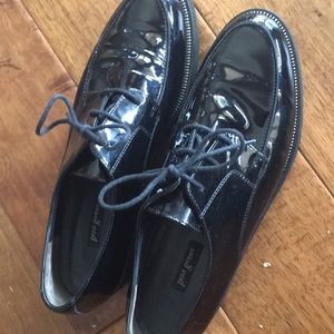 Paul Green oxford.  Almost new condition.